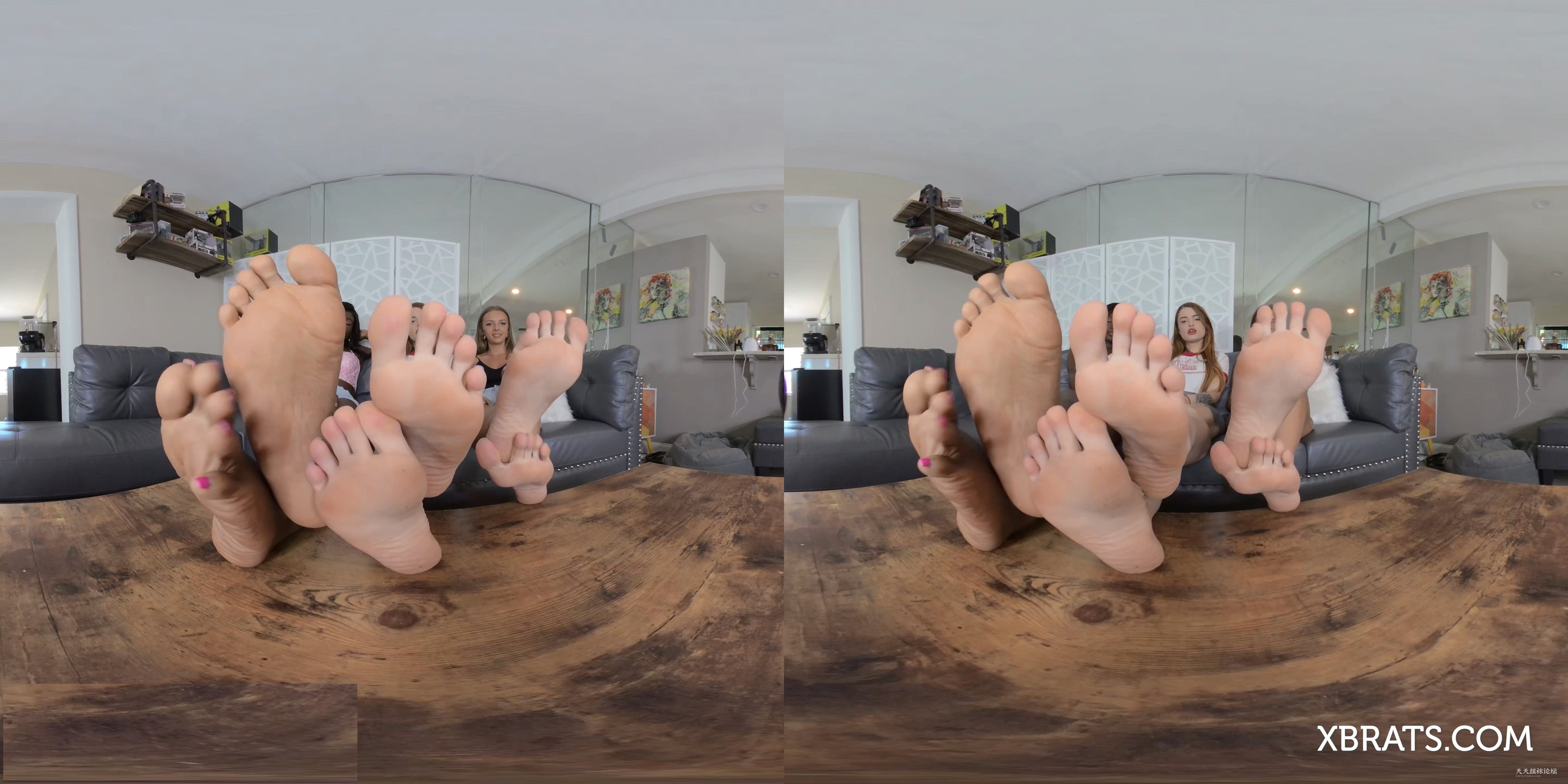 Jasper Lola Paris - 6 Soles in Your face in 3D - VR 180 3D.mp4_snapshot_05.15_[2.jpg